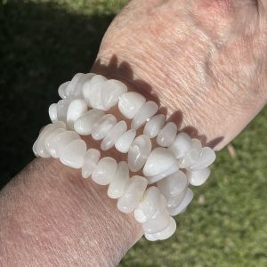 White chalcedony chip bracelet
