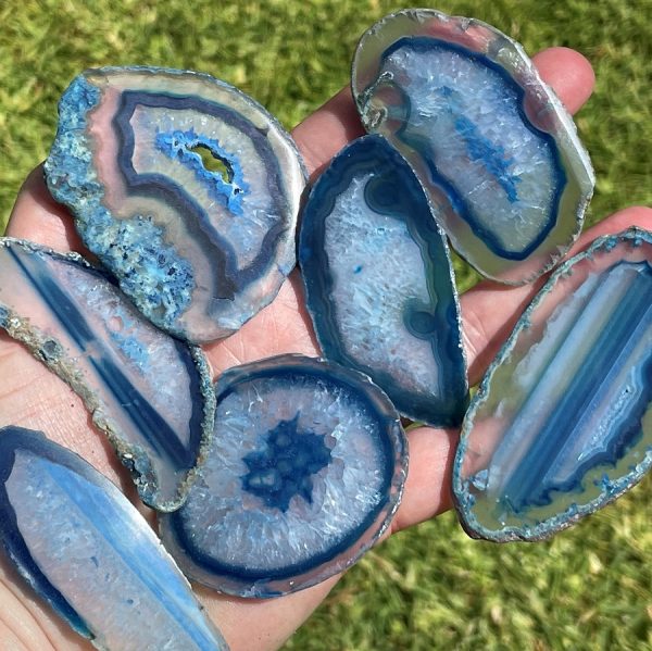 dyed blue agate slices