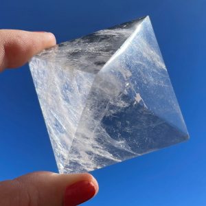 MIDDLE - clear quartz pyramid