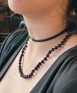 Wearing a beaded necklace - 45 cm
