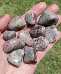 thulite tumbles from Norway